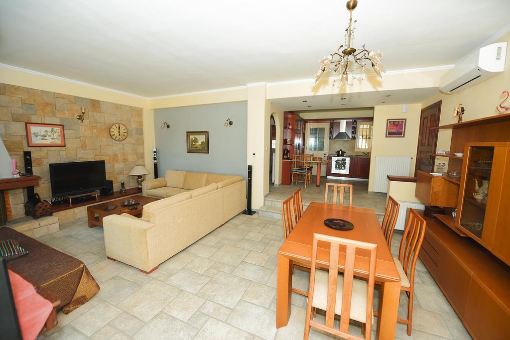 Antonia Beachfront Villa Lefkimmi  Bagian luar foto