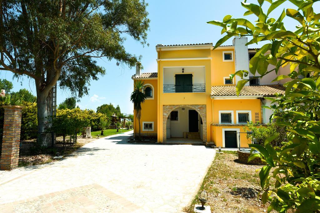Antonia Beachfront Villa Lefkimmi  Bagian luar foto