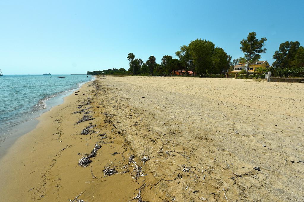 Antonia Beachfront Villa Lefkimmi  Bagian luar foto