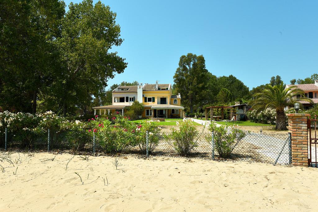 Antonia Beachfront Villa Lefkimmi  Bagian luar foto
