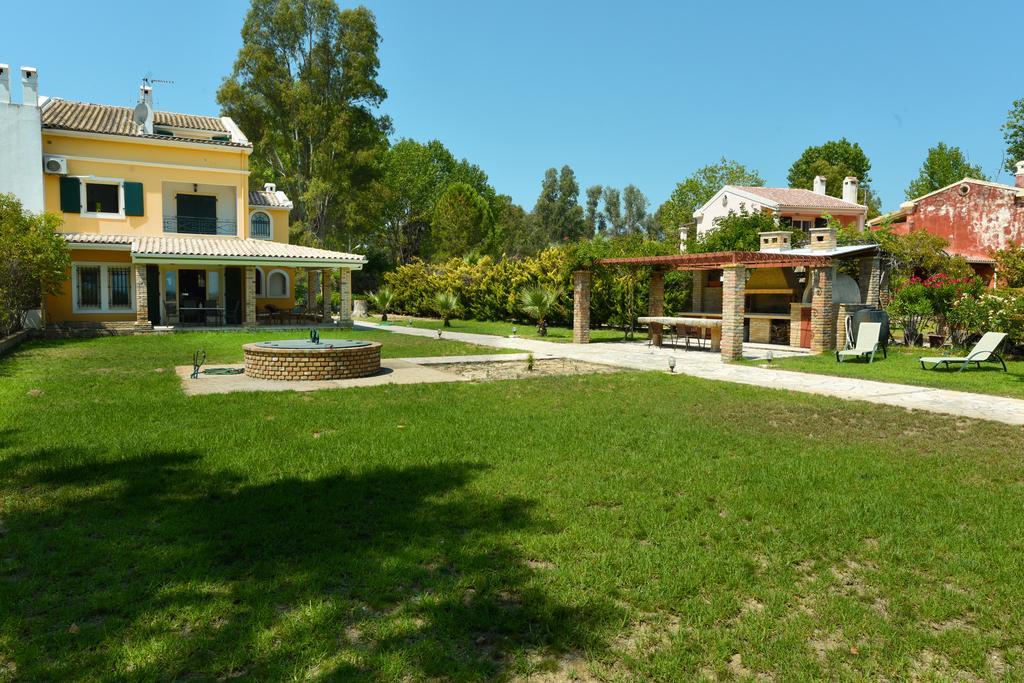 Antonia Beachfront Villa Lefkimmi  Bagian luar foto